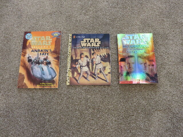 LOT OF THREE COLLECTIBLE STAR WARS BOOKS - INCLUDING SPECIAL EDITION OF JEDI APPRENTICE - SELLING AS A LOT