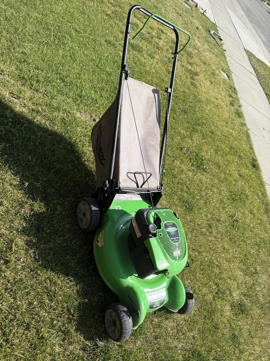 Lawnboy push lawn mower- like new