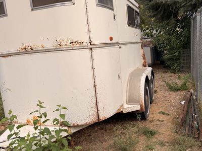 81 2 horse trailer