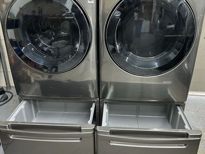 Lg stainless washer and dryer with pedestals