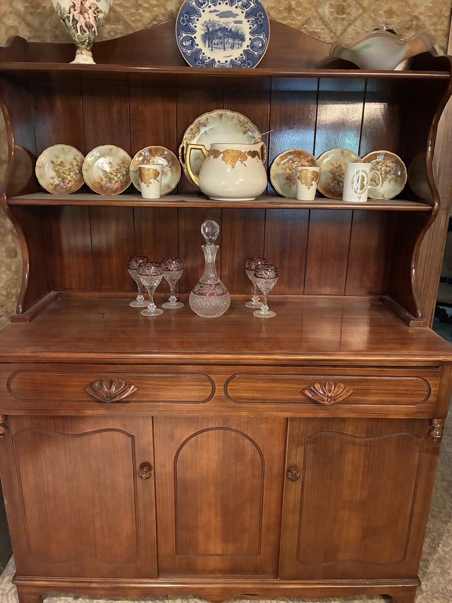 Server/hutch for dining room