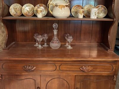 Server/hutch for dining room