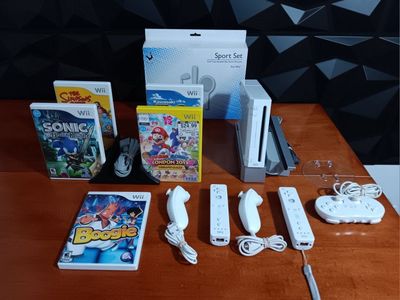 Nintendo Wii Console White, Controllers, Accessories & 5 Great Games! Tested. Excellent Conditions!