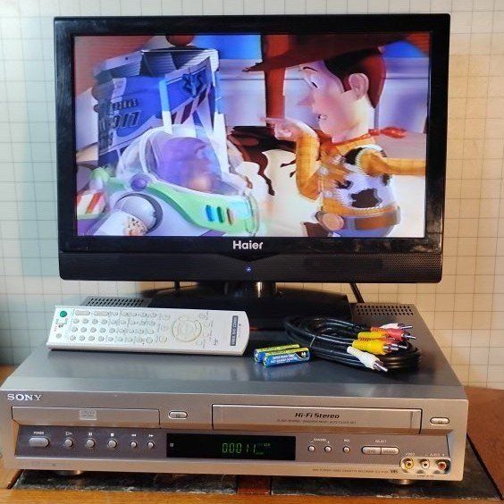 Sony VCR VHS DVD combo player with remote works great