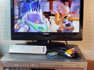 Sony VCR VHS DVD combo player with remote works great