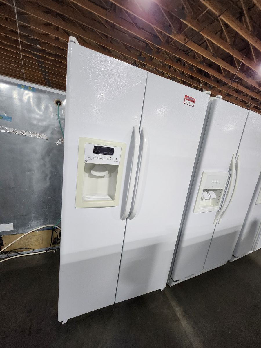 NICE WHITE GE SIDE BY SIDE FRIDGE! WITH A FULL WARRANTY
