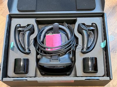 Valve Index VR Full Kit - Headset, Controllers, Base Stations - Excellent Condition