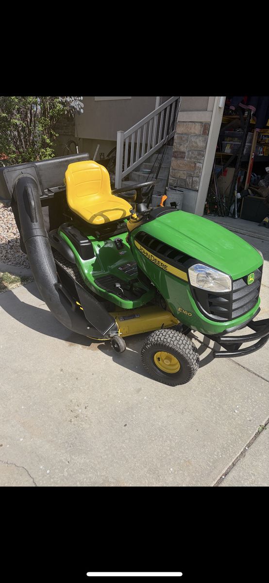 John Deere Riding Mower like New