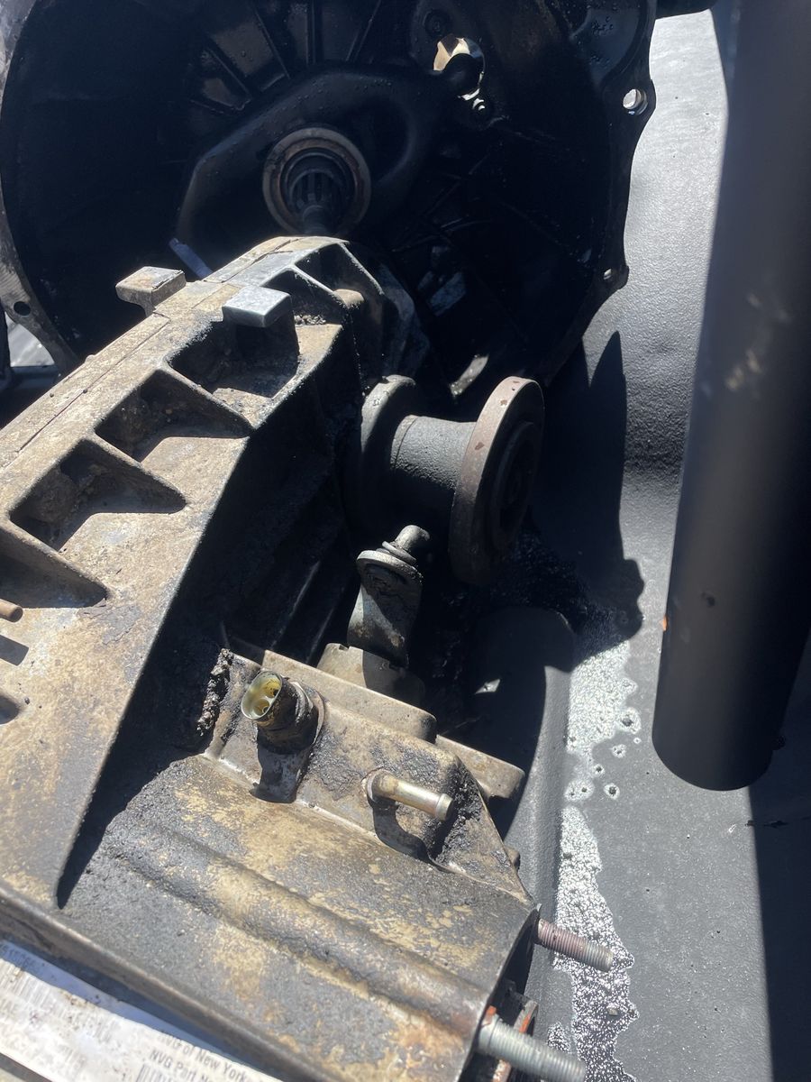 NVG 271D Transfer Case 272 Ratio Manual Shift for 2005 Cummins Diesel, 175k Miles