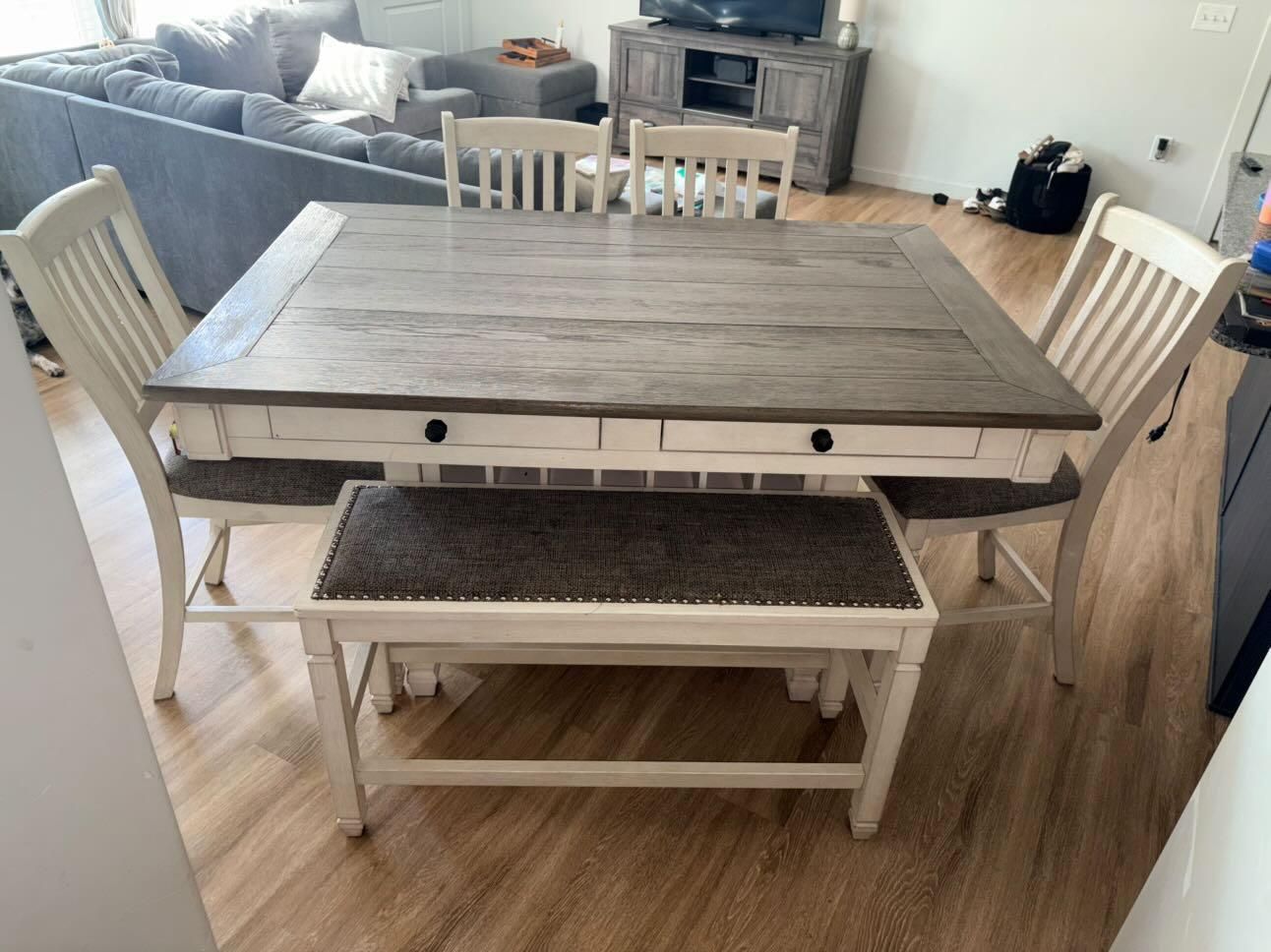 Ashley Table