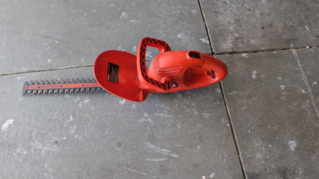 Black & Decker Hedge Trimmer - Electric, Corded. 17 inch