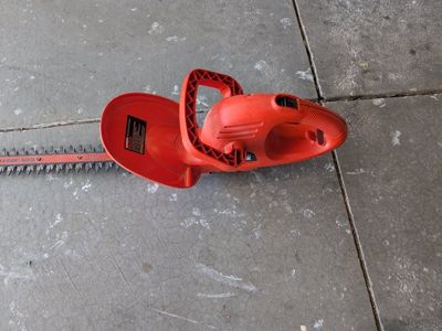 Black & Decker Hedge Trimmer - Electric, Corded. 17 inch