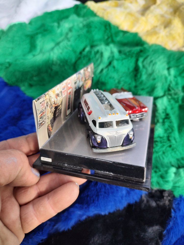Hot Wheels Designer Dreamz Rocket Oil & Bizarro Set (1:64 Scale) - 30th Anniversary Collectibles