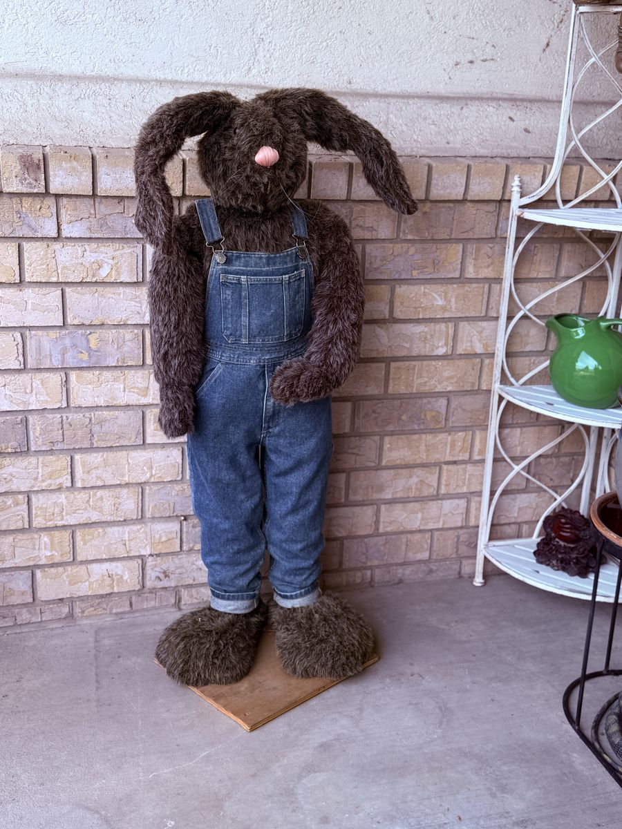 Perfect for Easter decor/for pictures! Bunny Figur