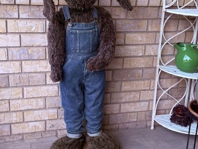 Perfect for Easter decor/for pictures! Bunny Figur