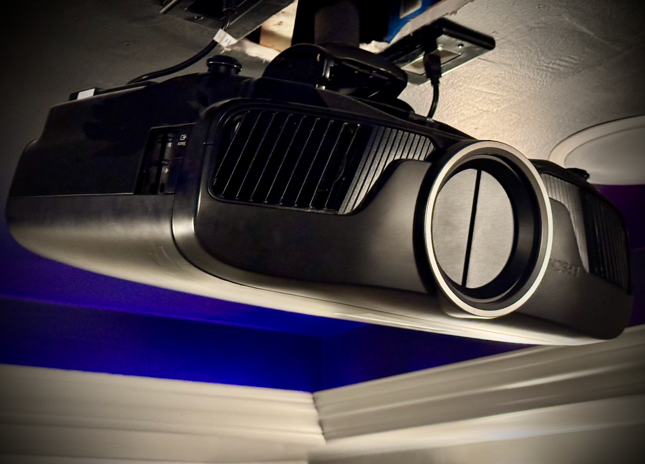 4K Projector Home Theater Epson Pro Cinema 4050  + 100” Theater Screen