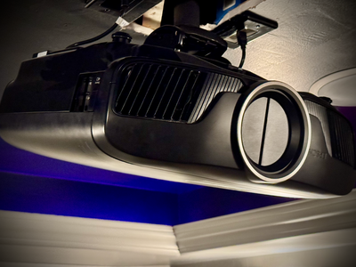 4K Projector Home Theater Epson Pro Cinema 4050 + 100” Theater Screen