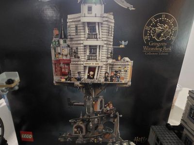 LEGO Harry Potter Gringotts Wizarding Bank Collector's Edition Set 76417 - 4801 Pieces