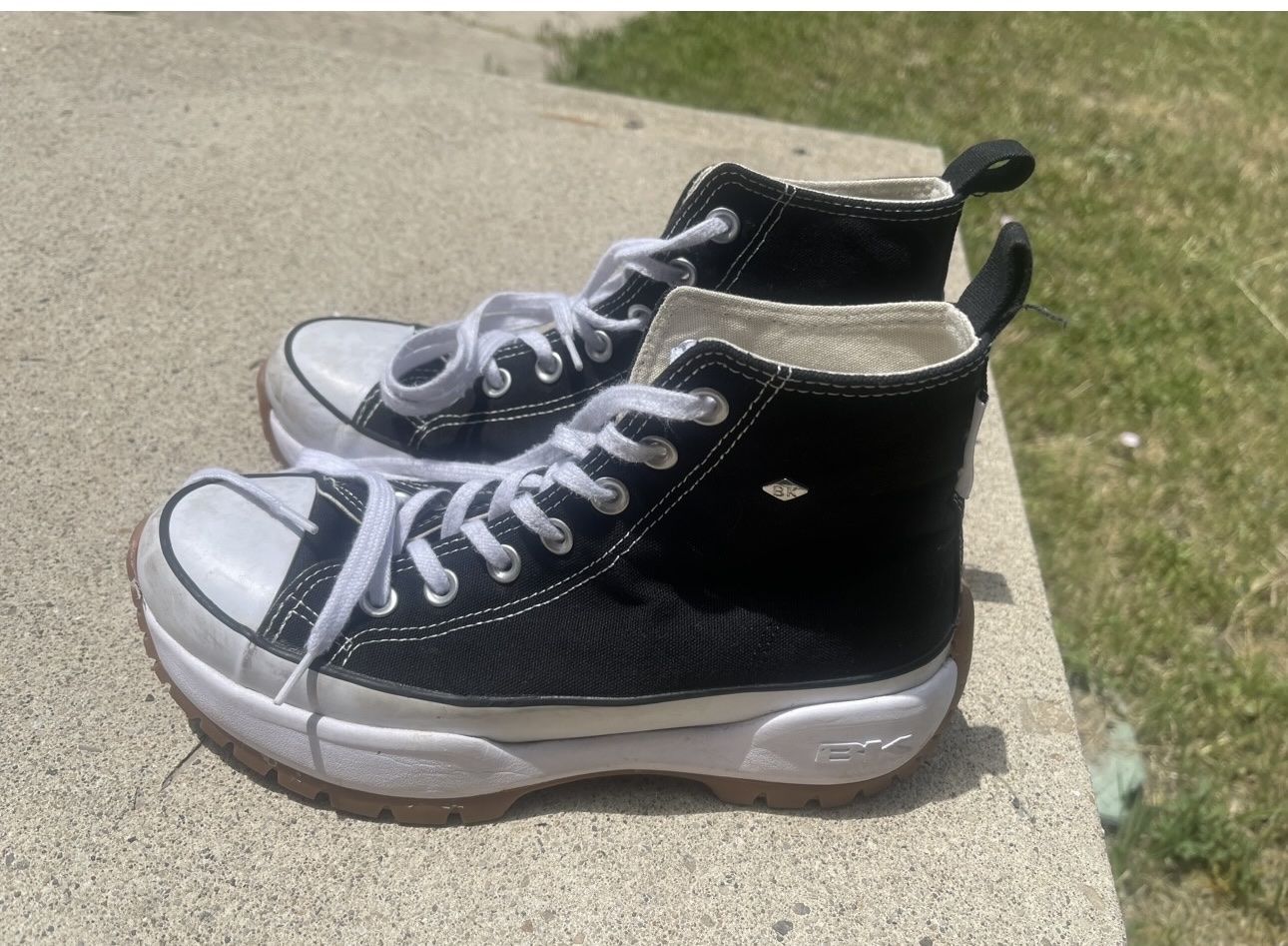 British Knights Women's High-Top Canvas Sneakers Black/White Chunky Sole Size: 6