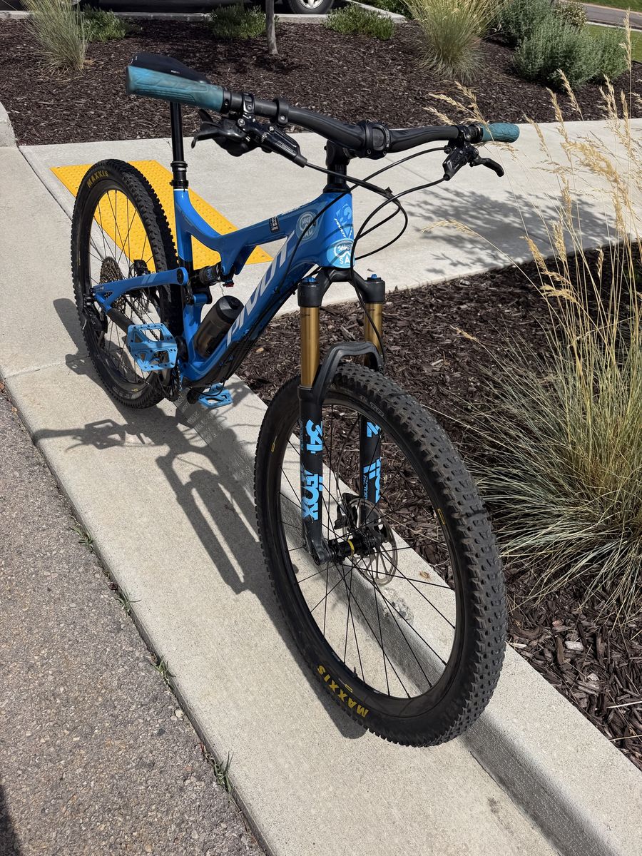 Pivot Mach 429 Trail Full Suspension Mountain Bike - Carbon