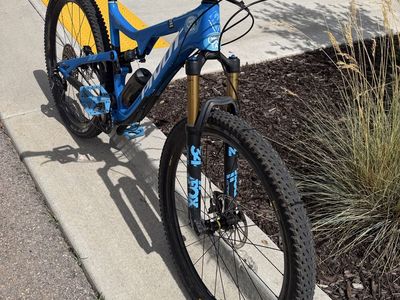 Pivot Mach 429 Trail Full Suspension Mountain Bike - Carbon
