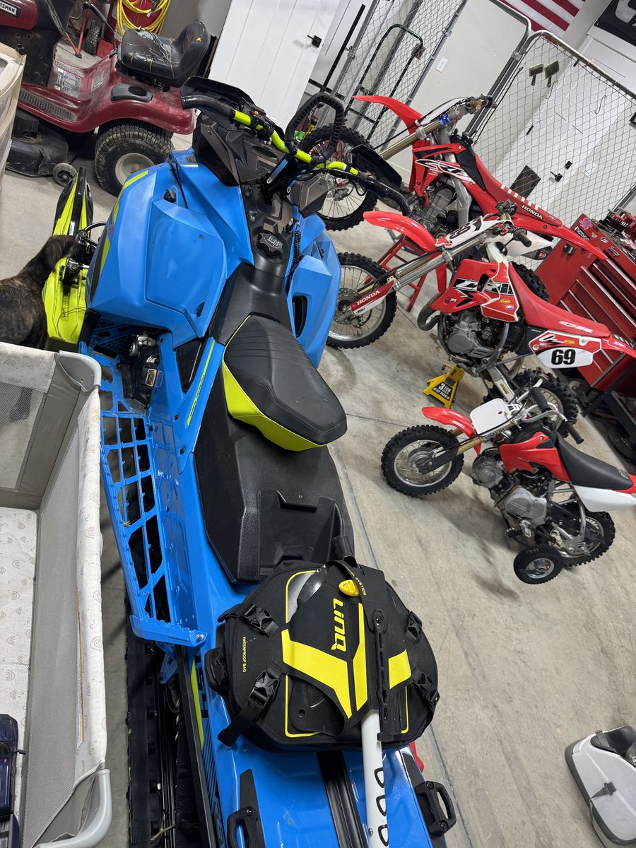 2018 Ski Doo Summit X 154 Turbo! W/extras