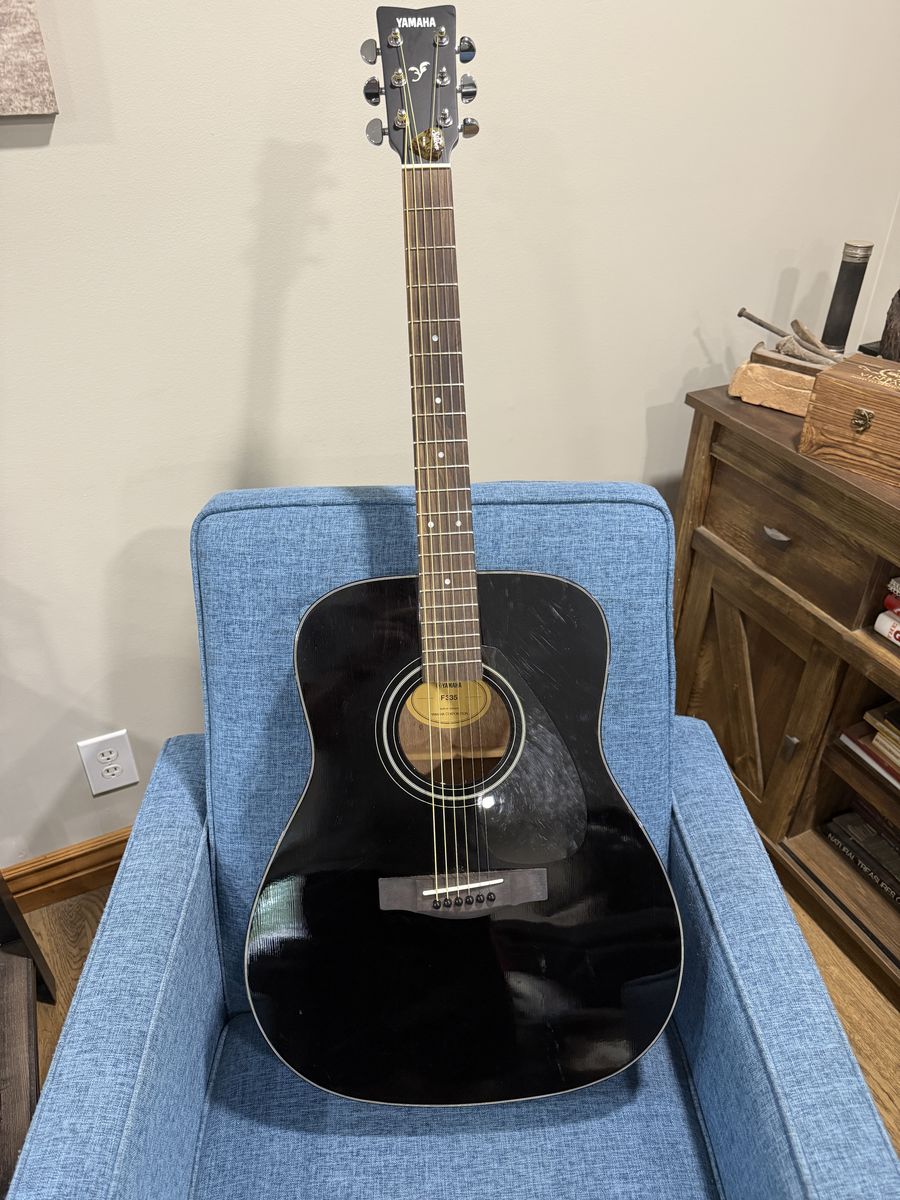 Yamaha F335 Acoustic Guitar