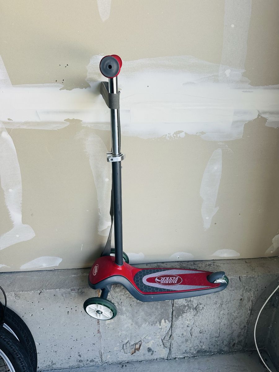 Radio Flyer Red Kick Scooter for Kids - 3-Wheel, Adjustable Handlebar