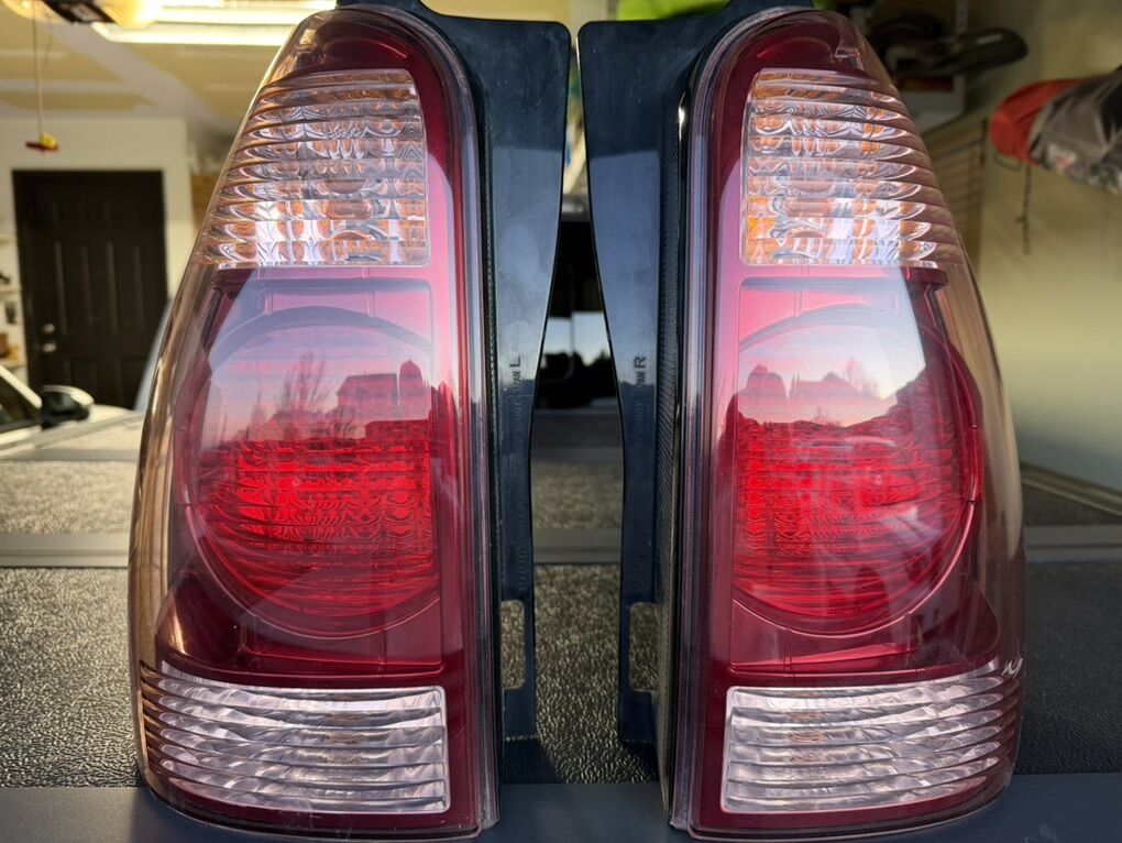 2005 Toyota 4Runner Tail Lights & headlights