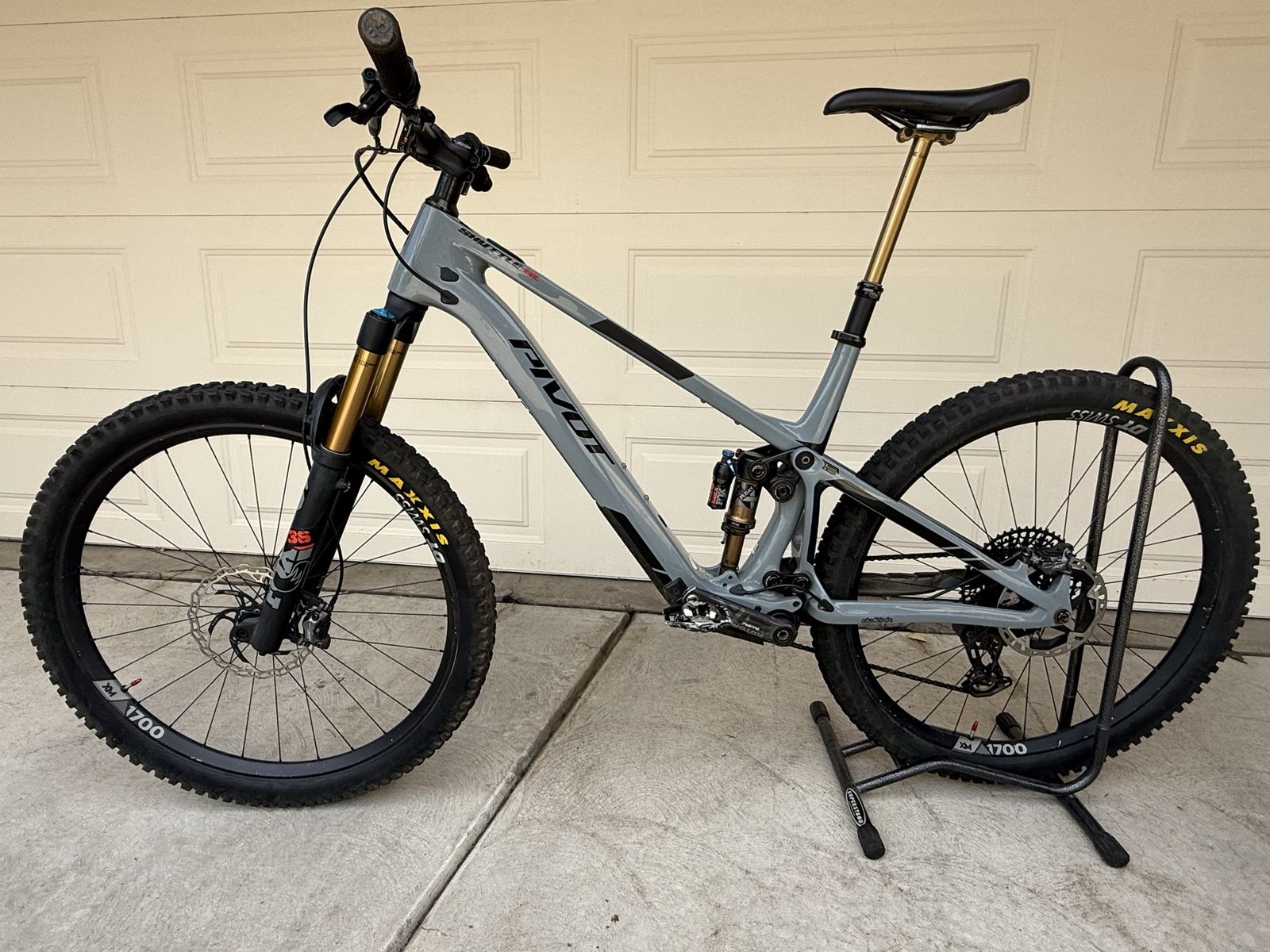 2023 Pivot Shuttle SL XL