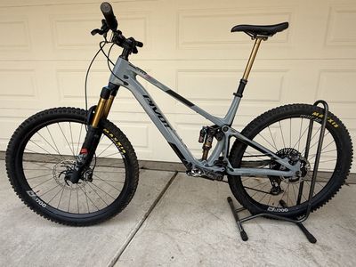 2023 Pivot Shuttle SL XL