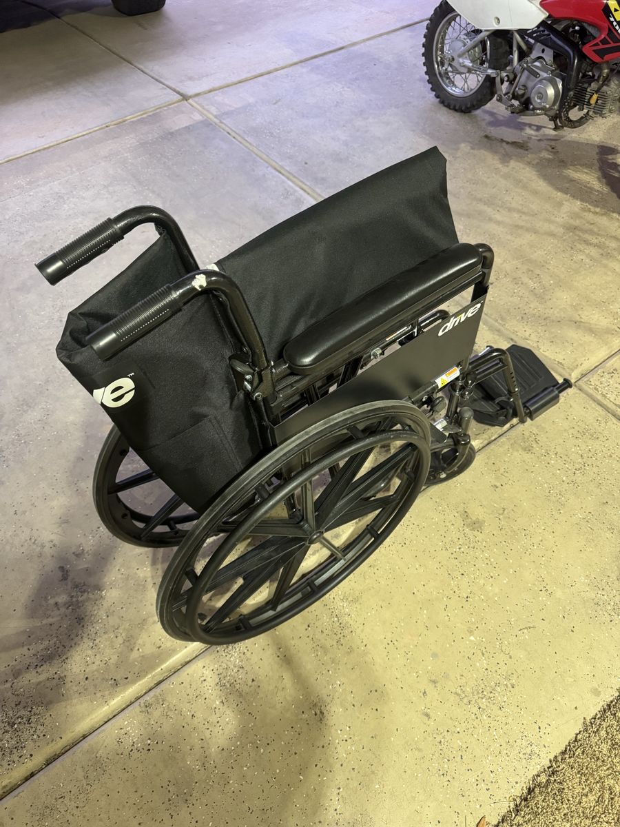 Collapsible wheelchair