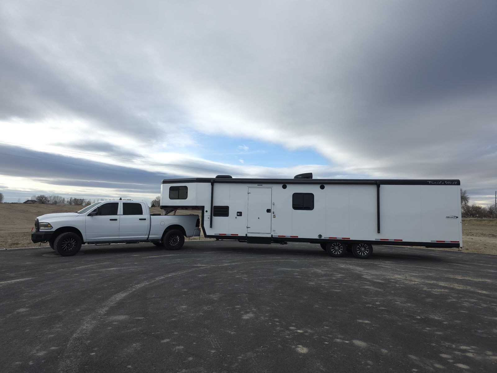 2024 Trails West RPM FreeRide 28' GN (w/ Fuel Cell, 2 furnaces, A/C, Generator)