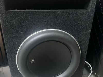 JL Audio 13w7 Car Subwoofer with Ported Enclosure - Excellent Condition