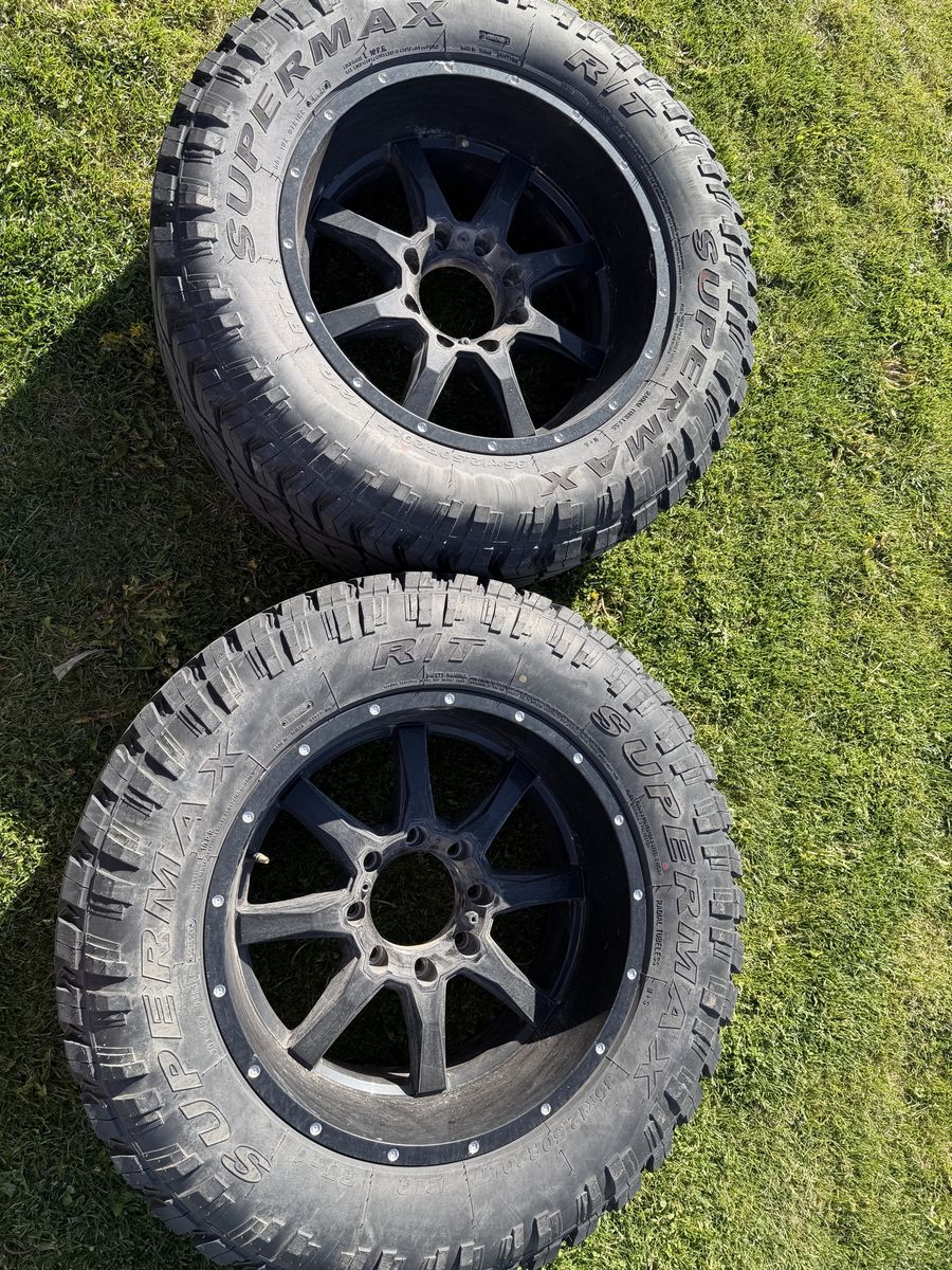 Moto Metal rims, 35x12.50r20