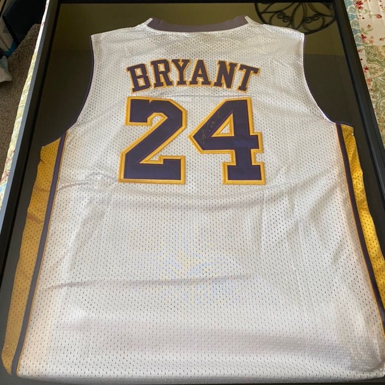*Rare* Hand Signed NBA Adidas Kobe Bryant #24 Los Angeles Lakers Jersey Noche Latina White Size XL Framed in glass Autographed