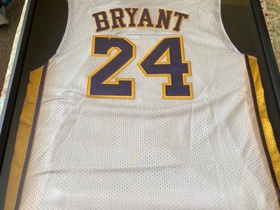 *Rare* Hand Signed NBA Adidas Kobe Bryant #24 Los Angeles Lakers Jersey Noche Latina White Size XL Framed in glass Autographed