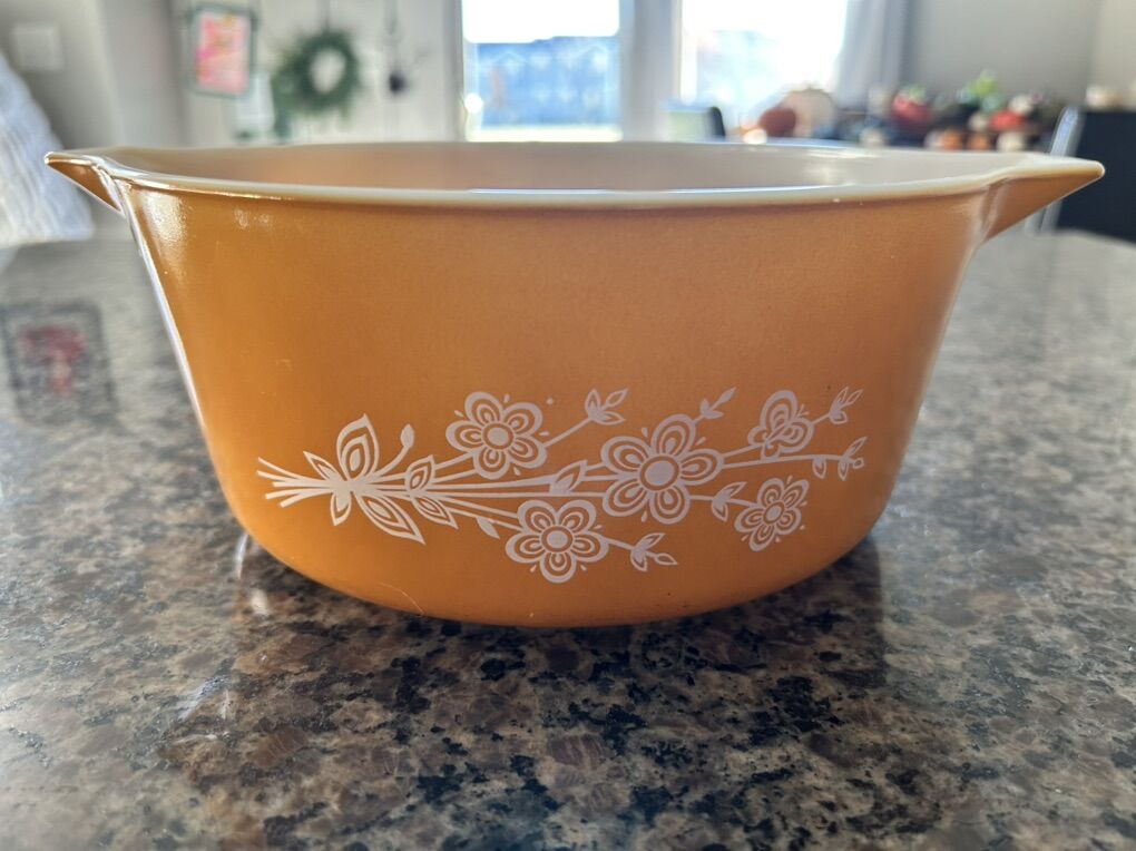 Vintage pYrex Butterfly Gold/ Clear Lid