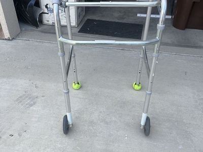 Collapsing walker