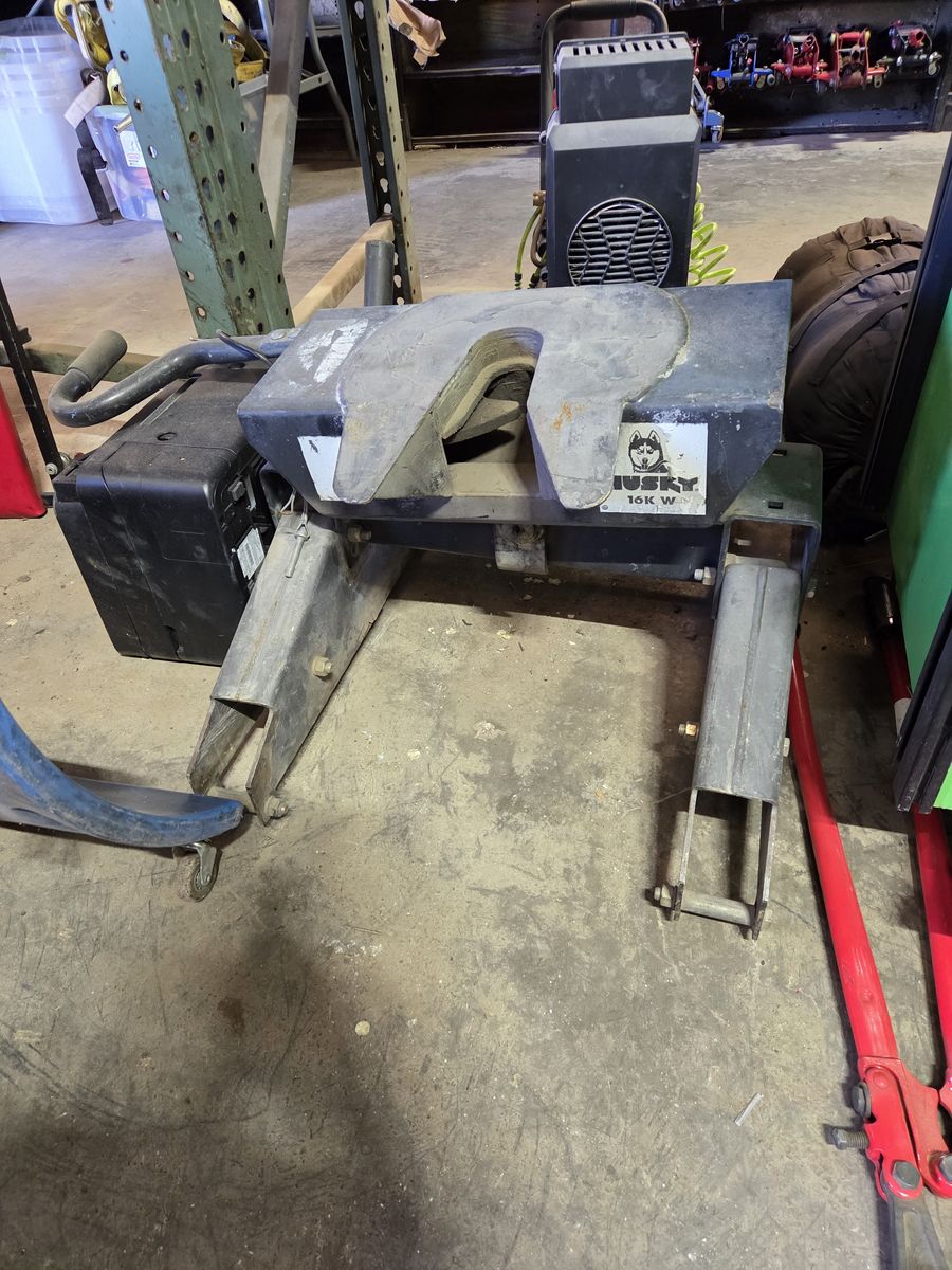 Huskey 5th wheel hitch missing rails but easy to get