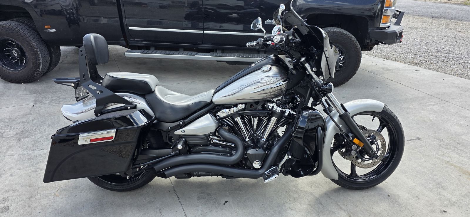 2009 Yamaha raider 1900 cruiser - clean title, runs perfect. Bluetpooth Stereo with amp