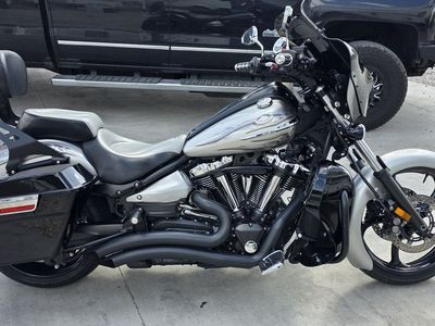2009 Yamaha raider 1900 cruiser - clean title, runs perfect. Bluetpooth Stereo with amp