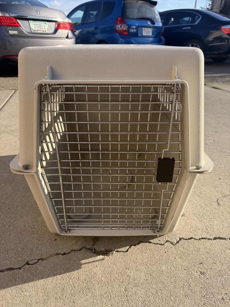 Petmate Plastic Hard Shell Dog Kennel Carrier with Metal Door