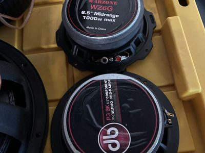2 Kicker subwoofer 2 speakers