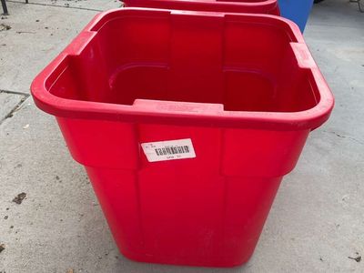 Rubbermaid, Brute 28 gallon Square Tote Bucket with Handles for Toys, Lawn, Anything