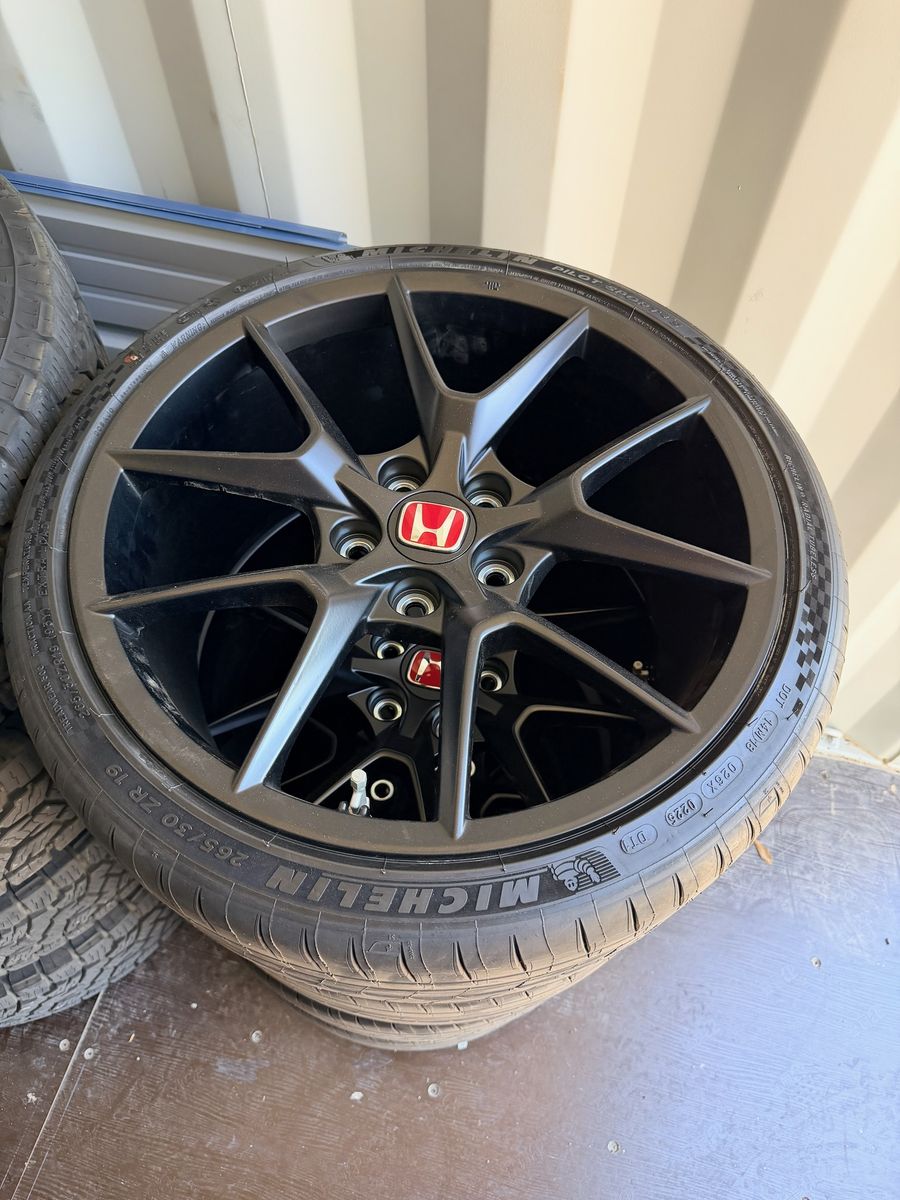 2026 Honda Civic Type-R FL5 Wheels and tires