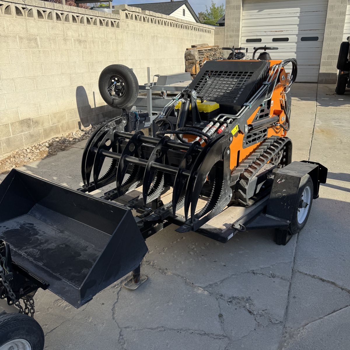 Arteer Compact Track Loader QB-480 w/Trailer and Grapple Rake