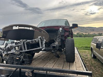 Parting Out Ford Expedition / Non-Running SUV Chassis & Body Parts