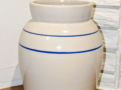 Vintage Farmhouse Country Crock