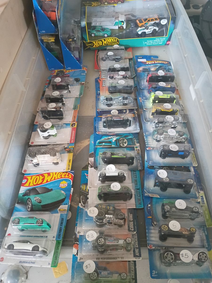 Hot wheels vintage on card, and used, loose Redlines